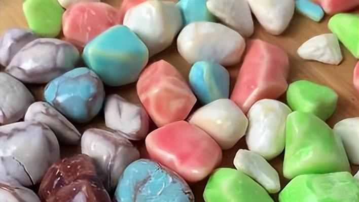 90后的“童年糖果”，“逐渐消失”在市面上，吃过的都结婚了！