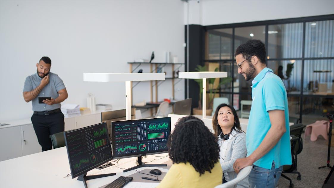 代码的可读性与重构：面试官不只看结果对不对，如何在 45 分钟内写出符合大厂规范的优雅代码？