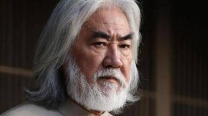 张纪中刮掉三十年白胡子，全家没人认出他