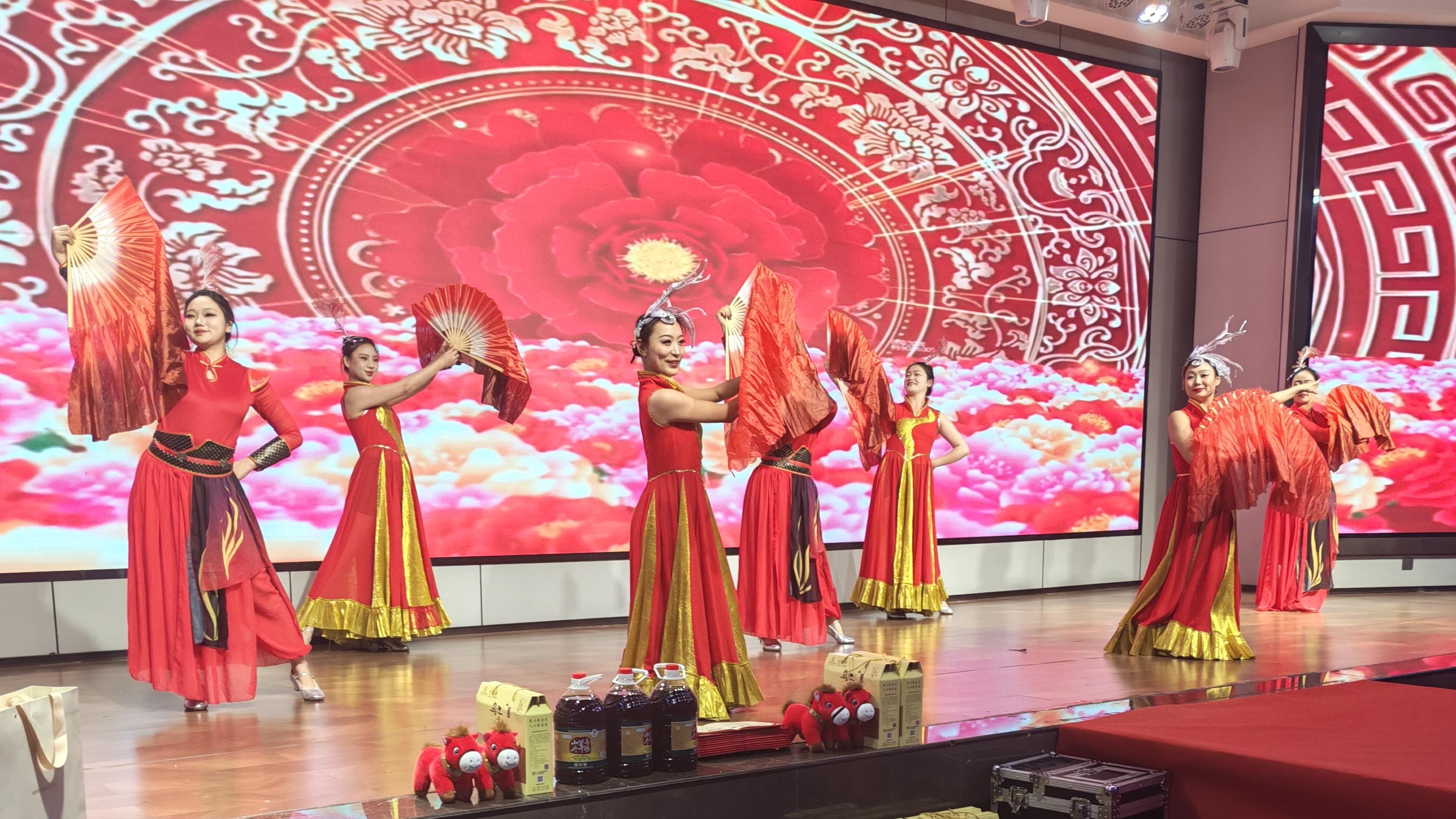 张掖市湖北商会举办2026年“楚商逐梦马蹄疾 同心筑势启新章”迎新春联谊会