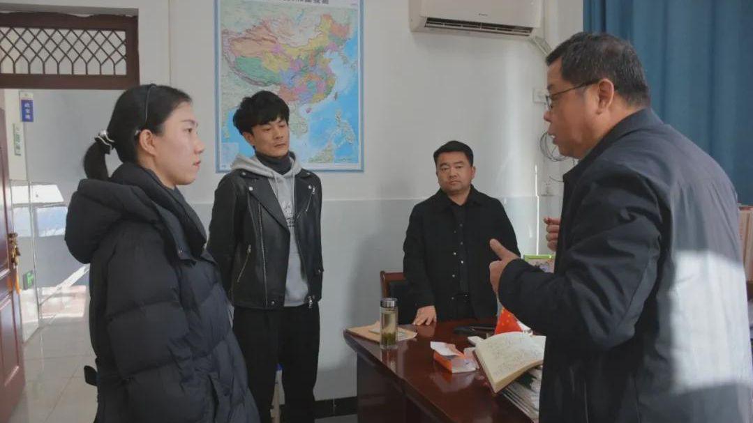 信阳市教育教学研究室赴羊山中学东校区开展教学调研活动