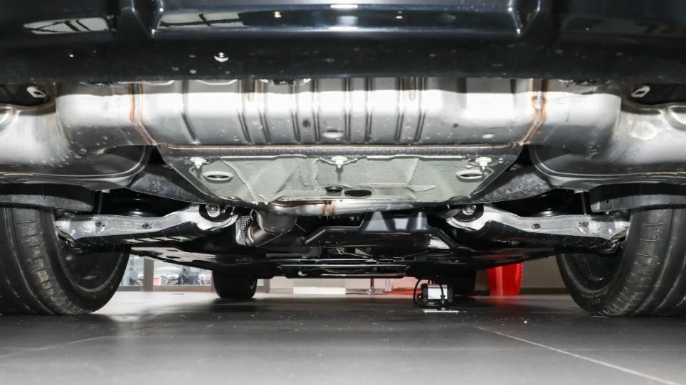 更加年轻俊俏的新一代奥迪A6L，配置升级，三种动力可选