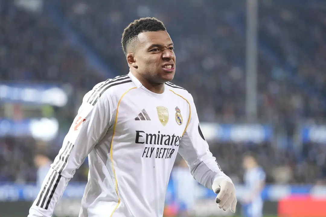 西超杯决赛，虽然比分是3: 2，但姆巴佩替补出场，喝到了亚马尔为他准备的一瓶拉菲