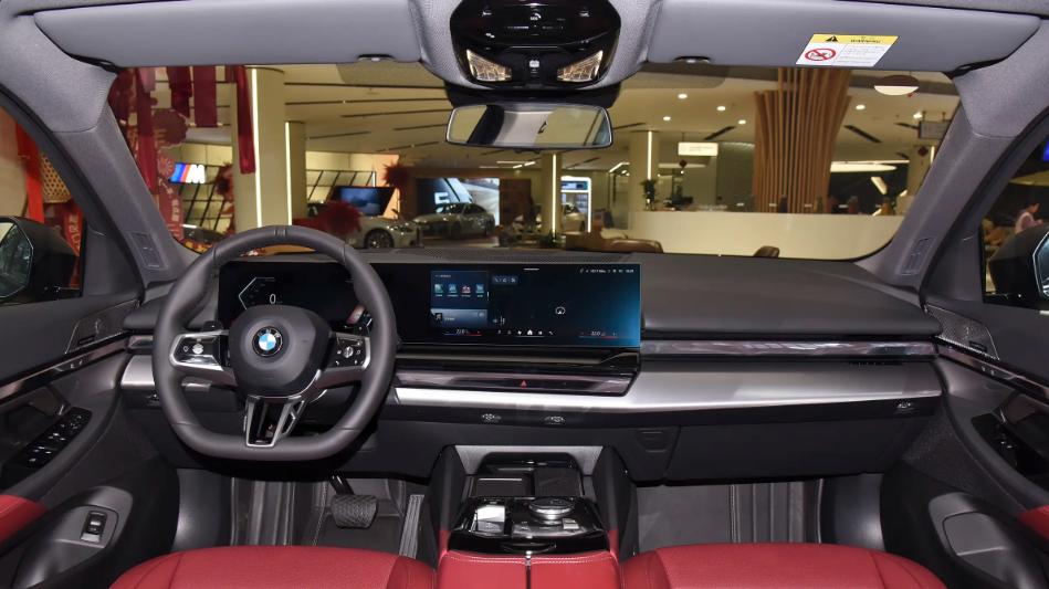 特别在哪里，增加外观内饰新配色，宝马5系马年版售价41.8万值吗