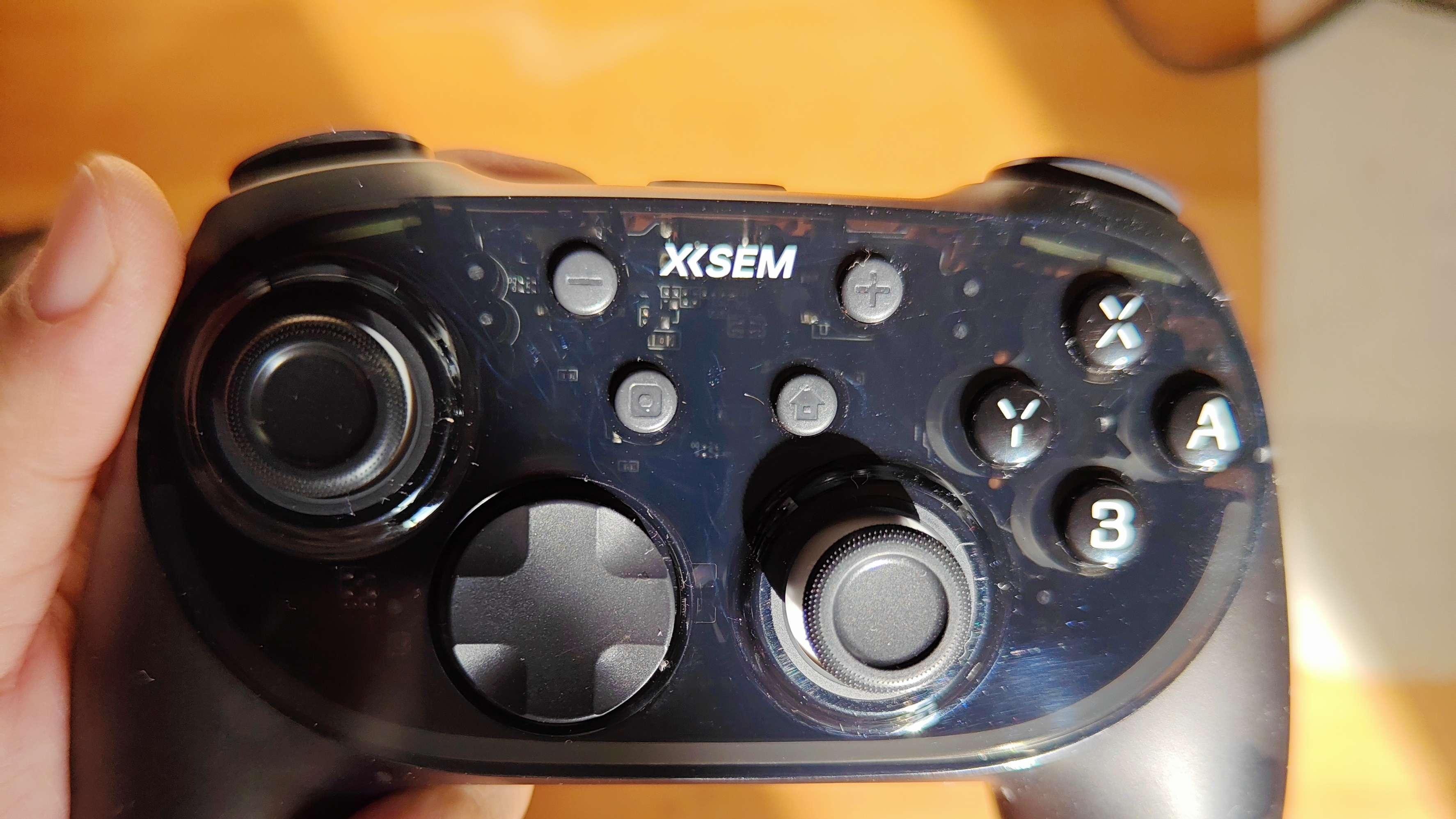 兼顾颜值与实力的西圣GC1游戏手柄，百元档操控王者