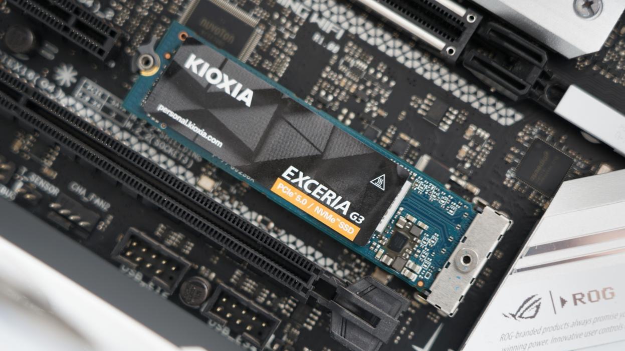 AI时代速度为王，10GB/s传输真快：铠侠 VC10 PCIe 5.0固态硬盘分享