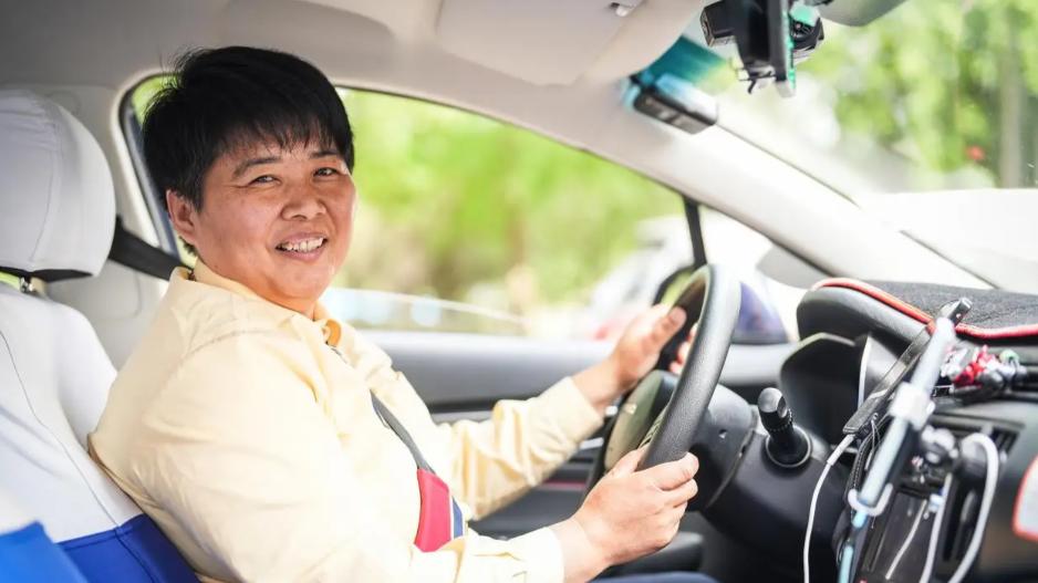 滴滴司机的车载好物，是一场关于职业寿命的精密计算“加载中”到“抢单王”格行为何成为接单“定海神针”