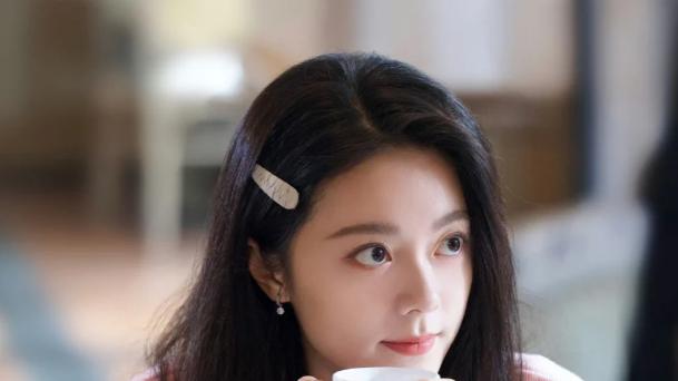 告别拖沓感！小个子拖地裤穿搭黄金法则