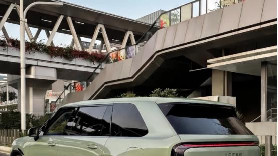 怎么把极氪9X开出英伦贵族女主味儿？