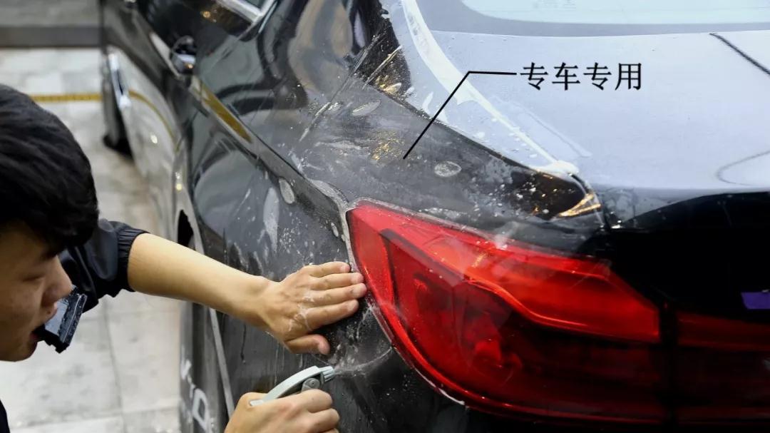 别被低价坑！杂牌车膜水太深，3 招教你避坑不踩雷