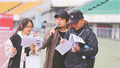 人民政协报：以戏为桥，让泥土答世界（委员履职“服务为民”） ——记贵州省贵阳市政协委员唐煌