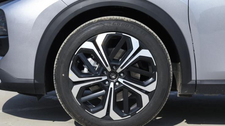 一口价11.37万起！新款凡尔赛C5 X，舒适升级但智能化偏保守