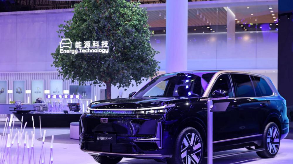 ​吉利全矩阵亮剑：AI智电破局 原生越野与智擎混动重塑行业标杆