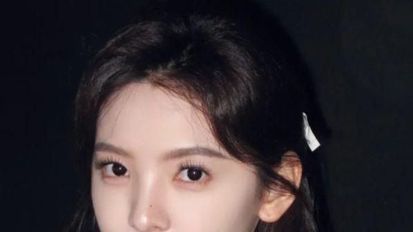 按质地选唇妆！早春唇釉 vs 口红，适配不同场景