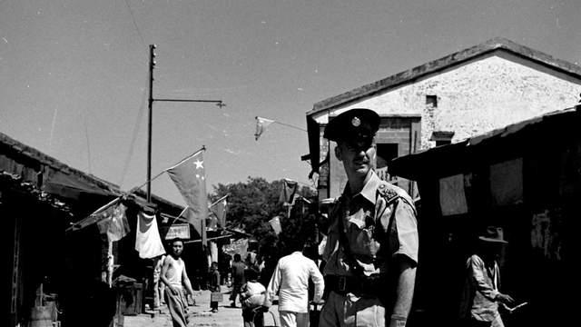 深圳这条街，一边是中国一边是英国，老照片里最真实的边境日常