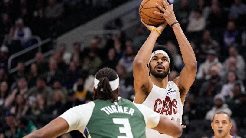 绝平超时！骑士惜败雄鹿！阿伦+施罗德空砍53分，泰森战犯表现！