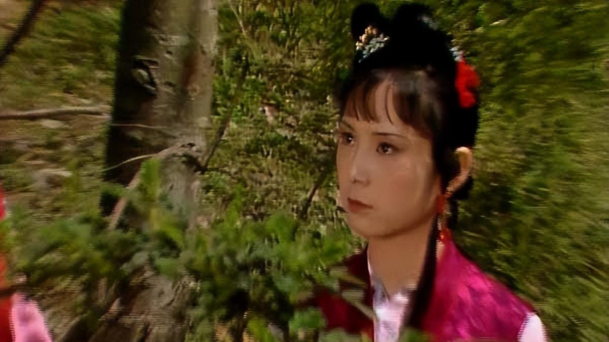 晴雯说宝钗“有事没事跑了来坐着”，宝钗为什么那么喜欢串门？