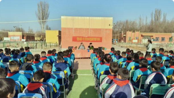 法治春风拂校园 护苗成长“第一课”