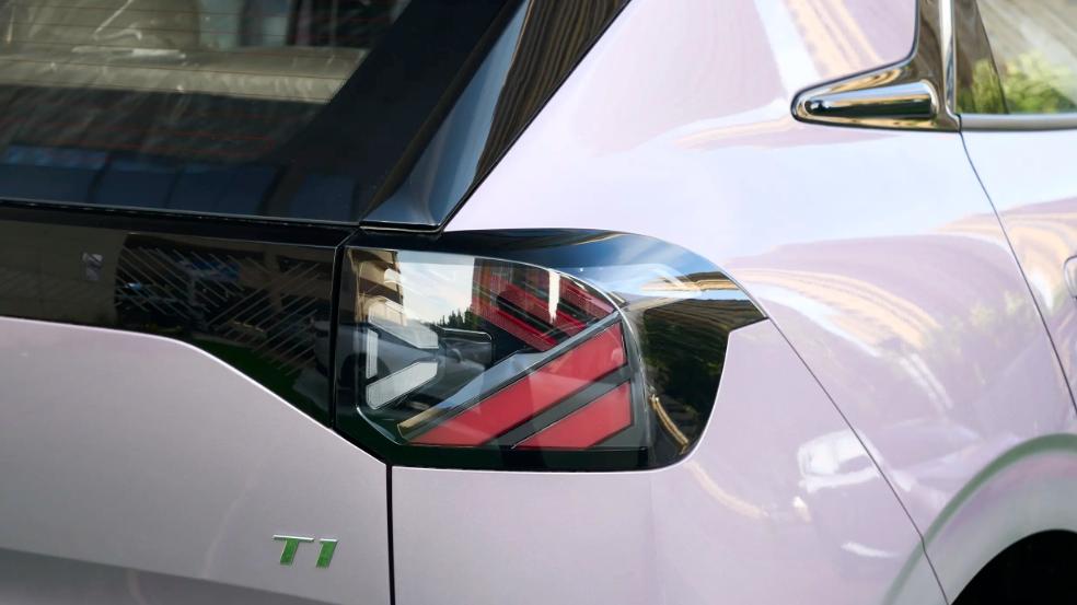 定位小型车，6.28万起售，极狐T1值得选？v