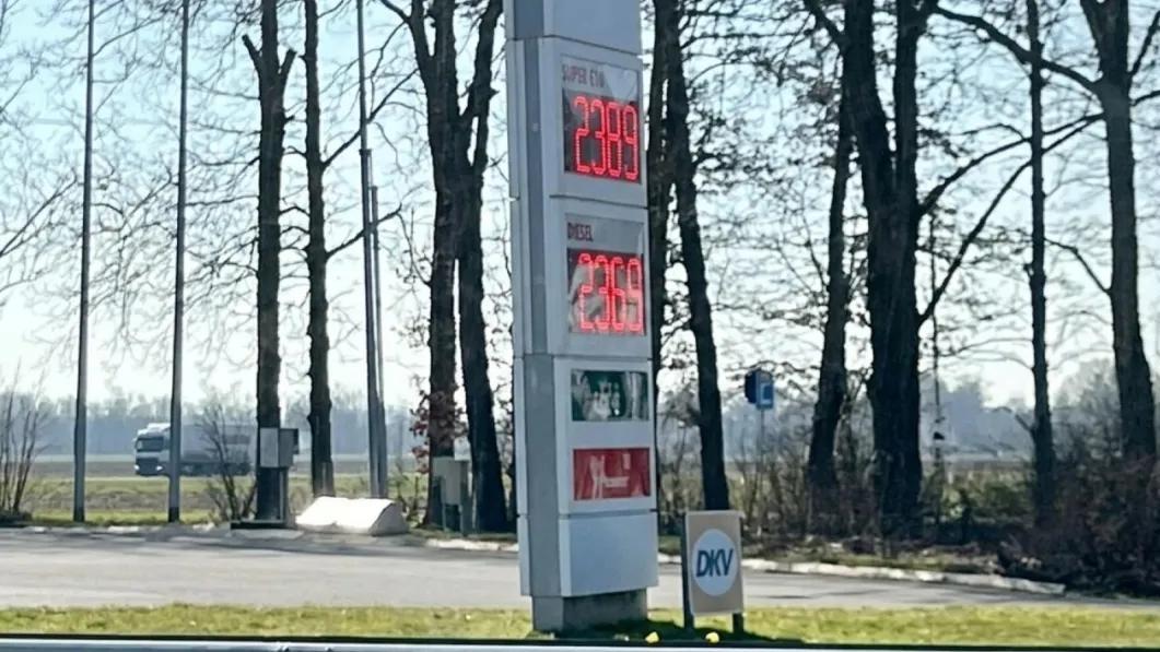 油价差越拉越大！荷兰人疯狂跨境加油，加油站老板紧急喊话政府