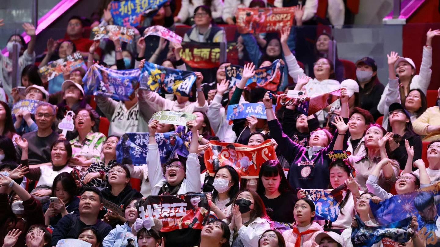 钱天一被球迷举报，因为谈及王楚钦和孙颖莎输球，贺晓龙发表看法