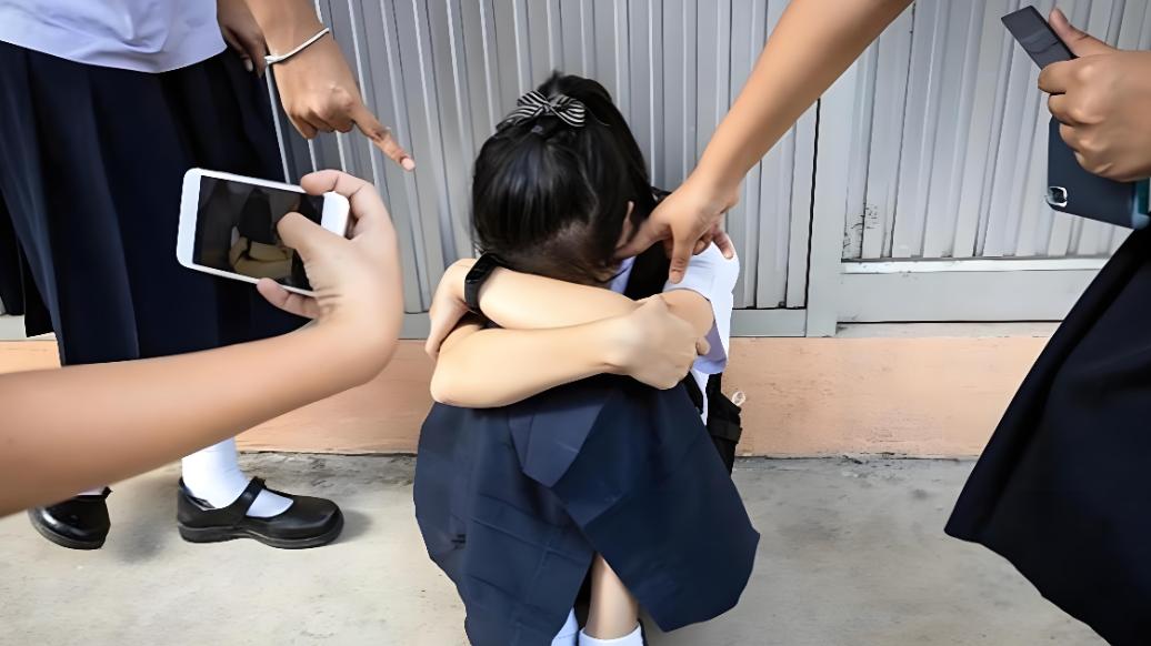 坑妈！15岁女孩偷妈13万奢侈品换手机，妈妈发现平台漏洞索赔