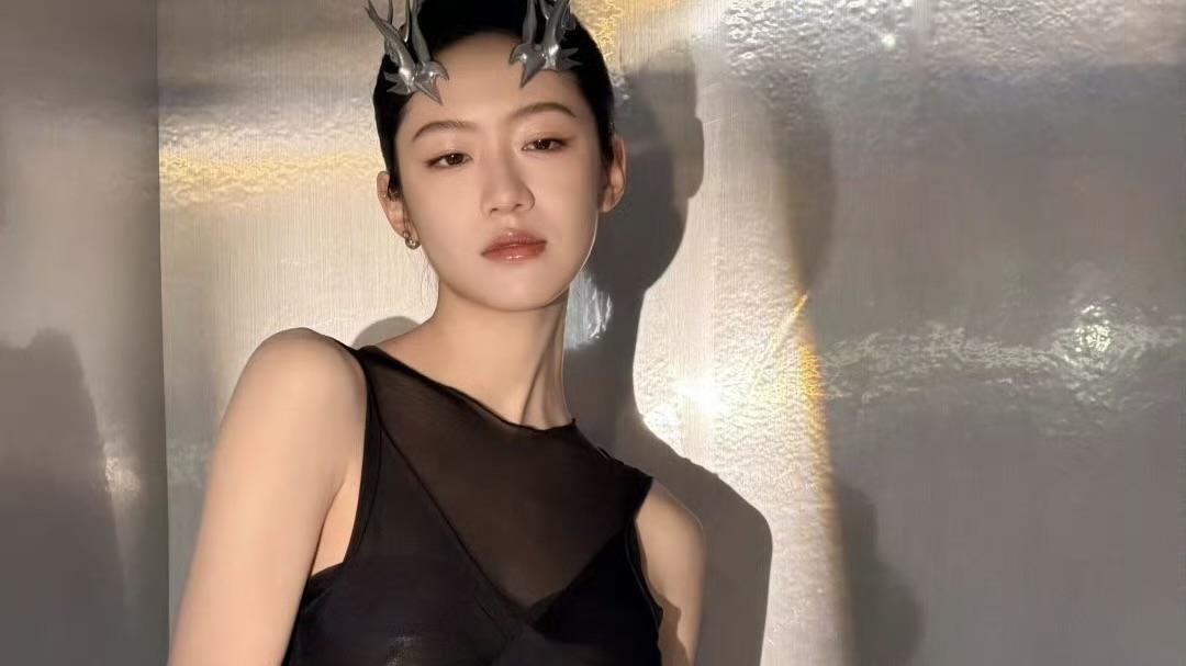 向涵之瘦身撞脸钟楚曦：一场关于“美商进化”的全民讨论