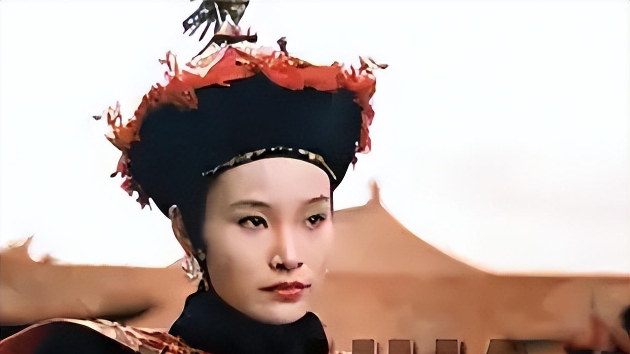 让春晚导演给全国道歉，入美国籍回中国捞金，她到底有什么来头？