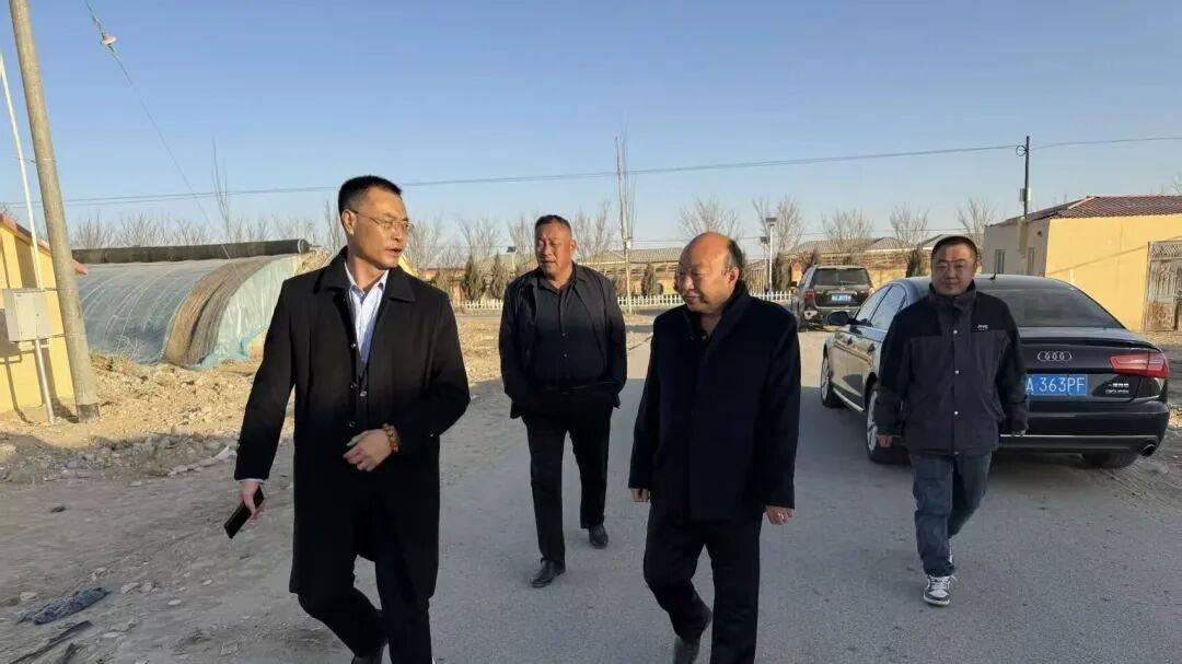 蘑菇大王丁伦保受邀到新疆和田市策勒县指导食用菌种植