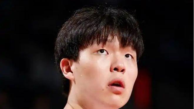 G联赛：杨瀚森狂轰31+8+3创新高 前13中13一度背部受伤下场