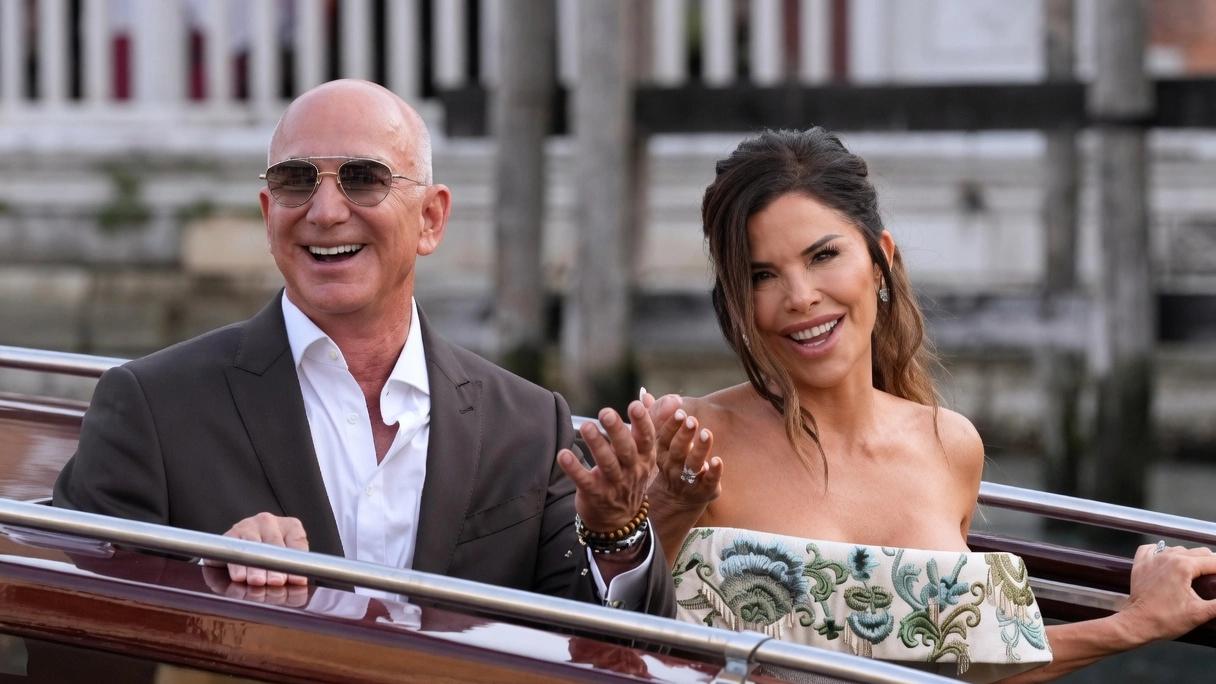 贝索斯夫妇又整大活儿了！5亿美金游艇“闯”进地球最脆弱生态区