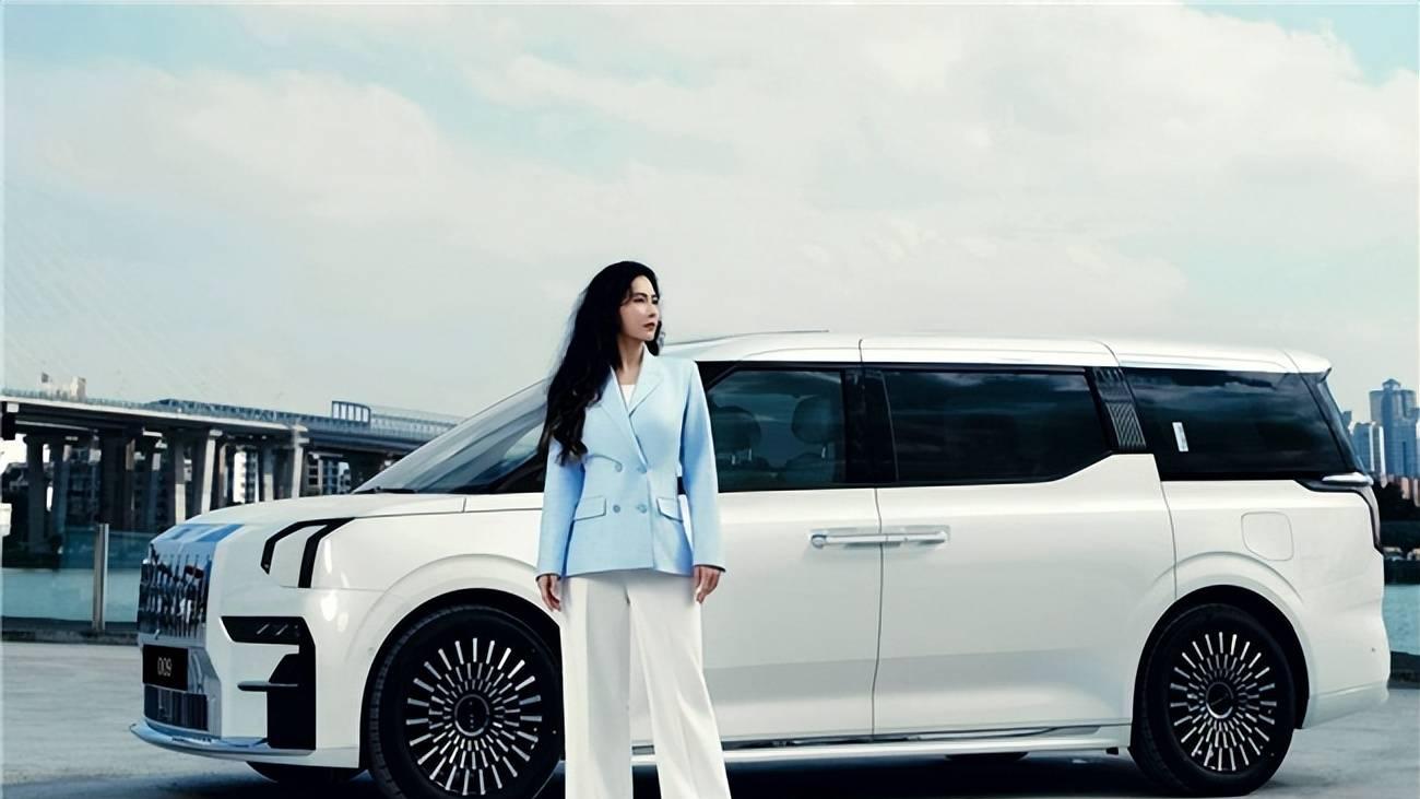 王嘉尔同款？这就是极氪009的权威吗