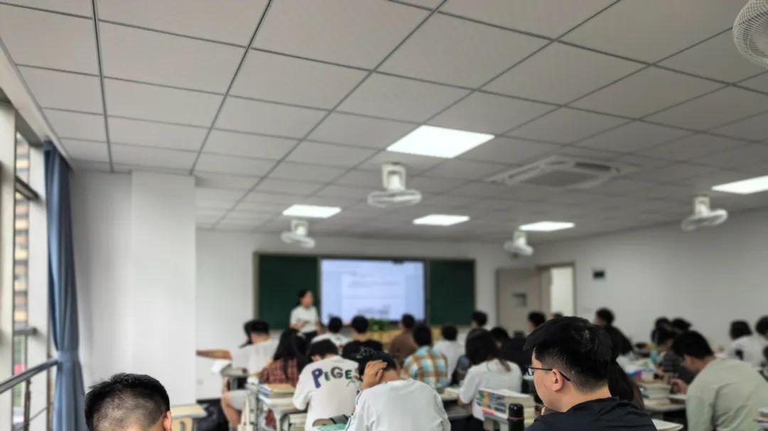 浙江2026高复择校指南：为什么往届生都推荐这所机构？教学细节太实在