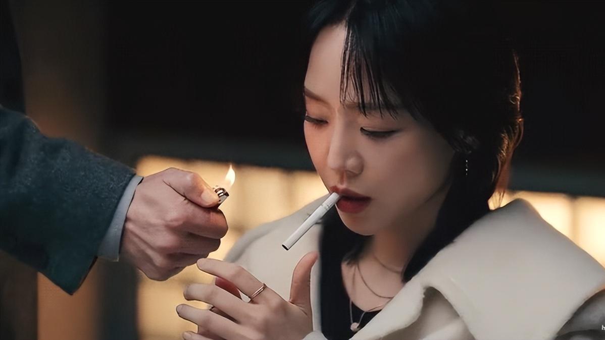 豆瓣开分8.9！申惠善李浚赫新剧杀疯了，这哪是演戏简直是“换头”