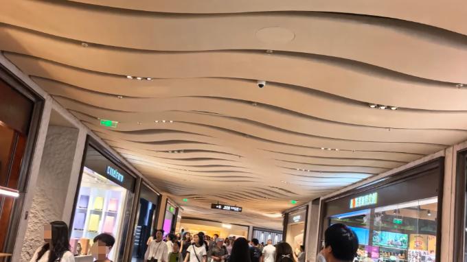 夏天穿鞋闷脚不舒服？聪明人都在唯品会这样买