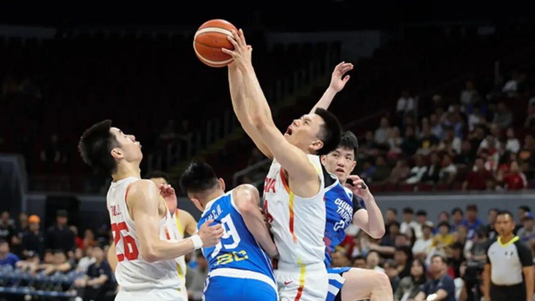 泪洒更衣室！中国男篮暴露5大问题，郭士强指导不能高兴早了