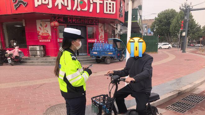 万荣公安交警持续开展头盔专项整治行动