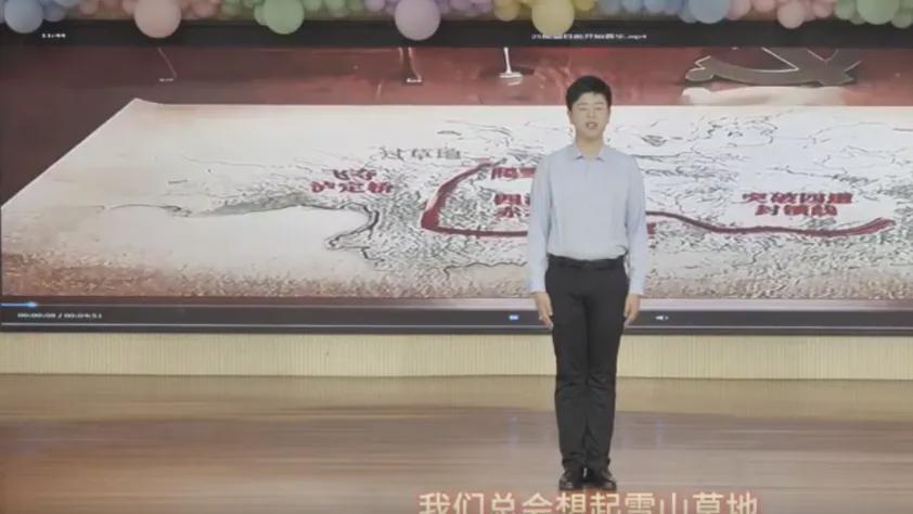 信阳市一中学生袁睿峰斩获平桥区新时代好少年演讲比赛一等奖