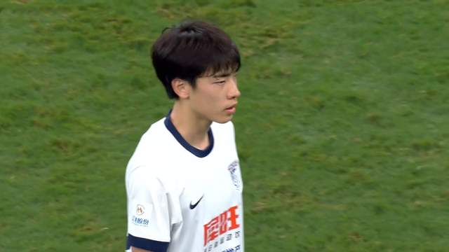 杨铭锐缺传球视野，跟着斯坦丘多练 大连3星发展不同 小朱找准定位