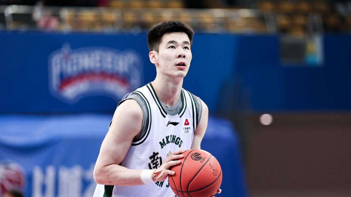 轰31+10+6仍无缘国家队！郭昊文疑似正面回应 他的出路在哪儿？