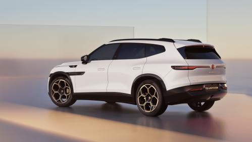 与众 08 足球轮毂旋影生姿 融合运动与纯电出行之美