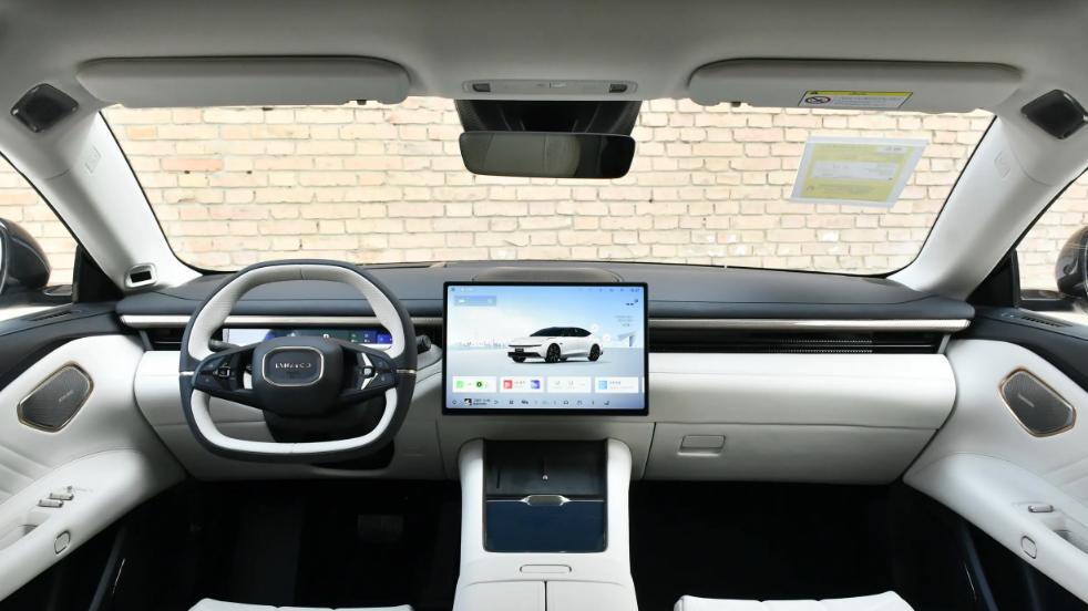 17.58万起，主打运动性能？领克10 EM-P表现如何？