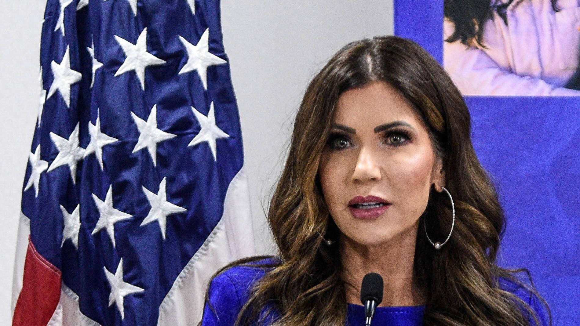 特朗普深夜“换将”，国土安全部长诺姆被弃用？背后这步棋太狠