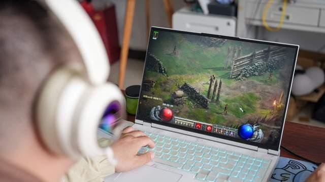 联想极光 GH15 耳机，把 RGB 氛围感焊在脸上