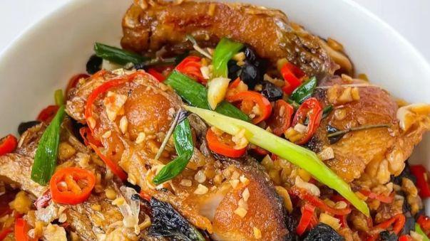 湘式焖鱼秘诀：酱料一焖，鱼肉鲜到骨子里