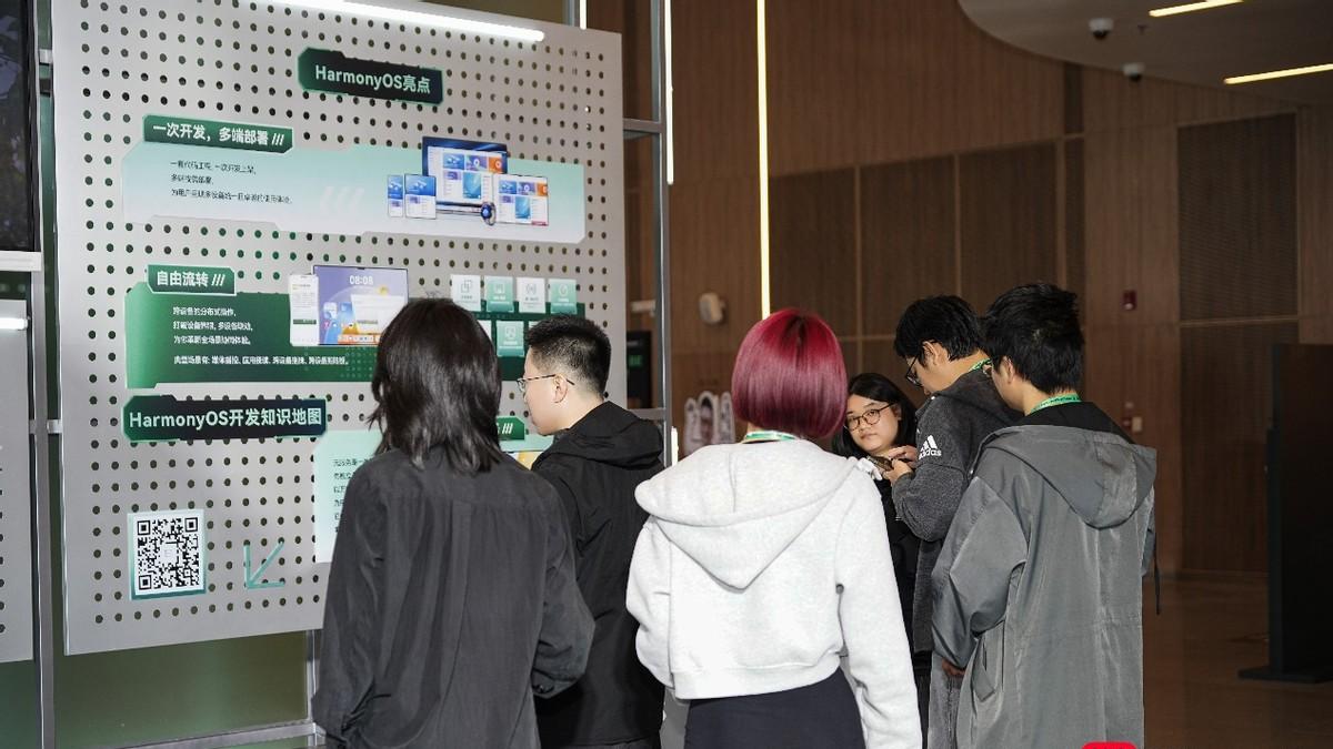 直击小红书黑客松：这届年轻极客，为啥都盯上了鸿蒙赛道？