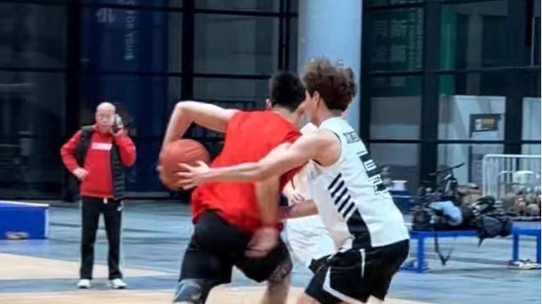 崔永熙回家乡！做公益走进校园，打野球身体状况变好