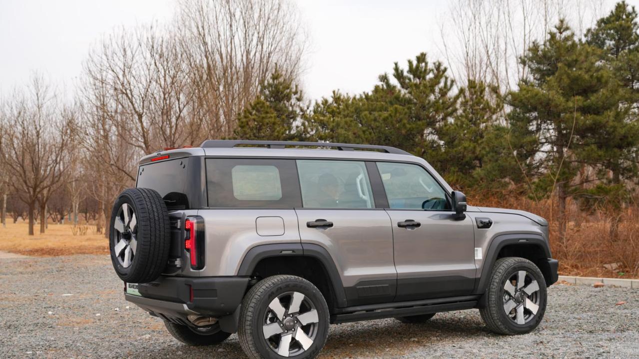 新能源硬派SUV安全真相：这些隐藏设计才是“定心丸”