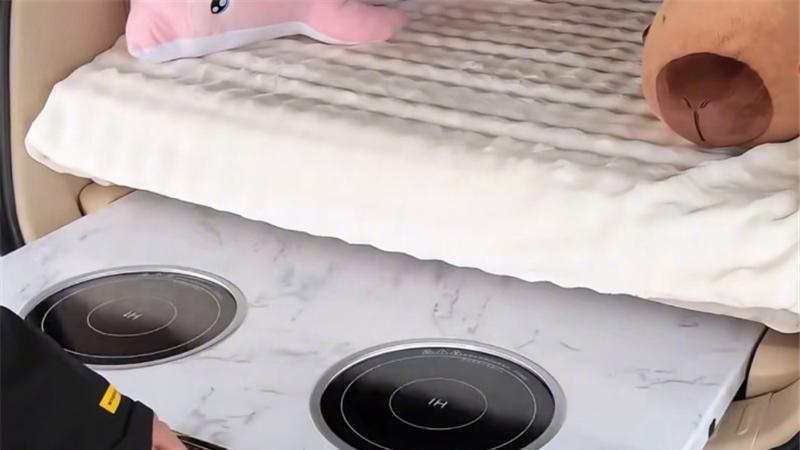 李斌又整活，乐道前备舱钓鱼，还能洗切炒一条龙！