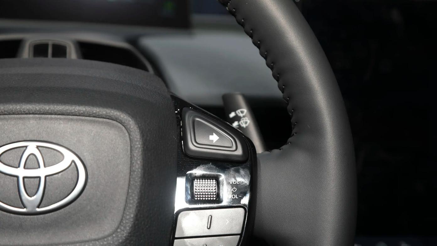 纯电中型B级空间，丰田bZ3价格给出让步，比凯美瑞划算？